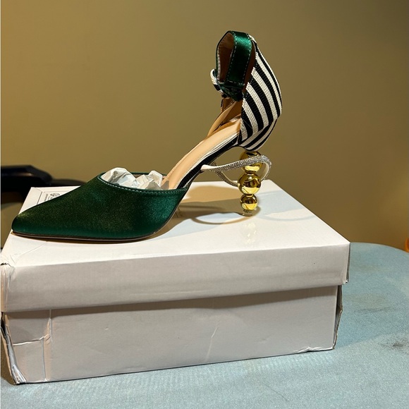 Elegant Green and Black Women\'s Heels